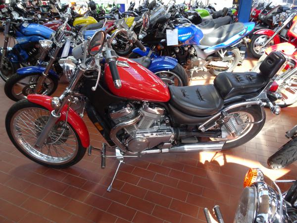 Suzuki VS800 rot